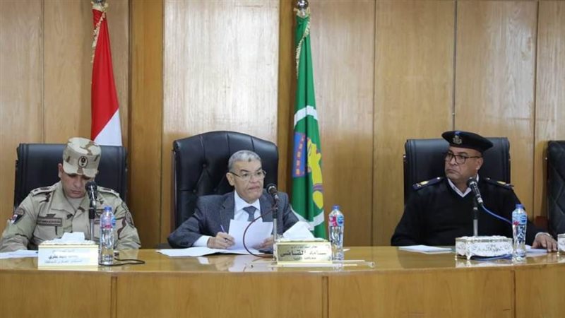 محافظ المنيا خلال