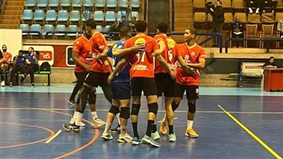 الأهلي يهزم دلفي 3/0 في خامس جولات دوري الطائرة