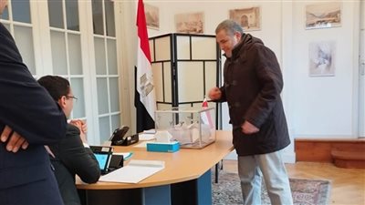 غلق صناديق الاقتراع بـ