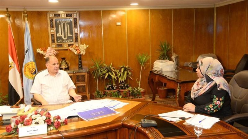 محافظ أسيوط يناقش