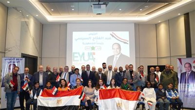 عاجل..فى اليوم الأخير للانتخابات بالخارج .. علم مصر يزين آيادى المصريين بميلانو