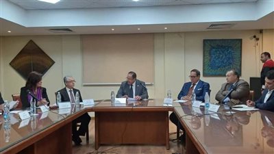 وزيرة الثقافة ومحافظ سوهاج يناقشان خطة عمل الفعاليات الثقافية بالمحافظة 