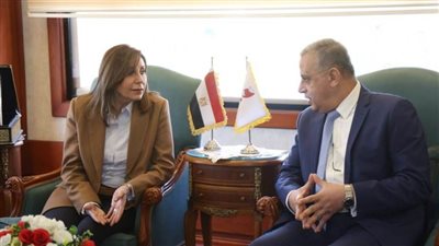 وزيرة الثقافة ومحافظ سوهاج يناقشان خطة عمل الفعاليات الثقافية بالمحافظة 