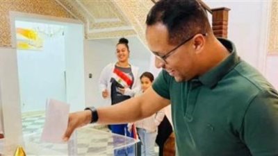 الناخبون المصريون بالجزائر يواصلون الإدلاء بأصواتهم قبيل إغلاق صناديق الاقتراع