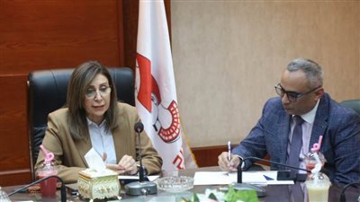 وزيرة الثقافة تجتمع بمديري إقليم وسط الصعيد الثقافي لوضع استراتيجية تطوير المنظومة 