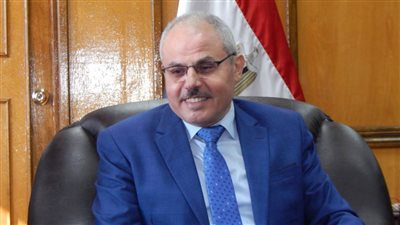 رئيس جامعة القناة يرأس اجتماع المديرين العموم بالجامعة