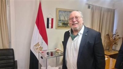 عاجل| ملك مصر السابق أدلى بصوته في الانتخابات الرئاسية للمصريين بالخارج