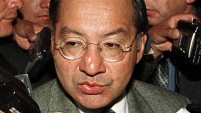 اتهام سفير أمريكي سابق بالتجسس