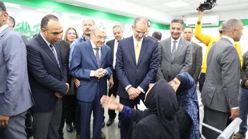 وزير الاتصالات ومحافظ