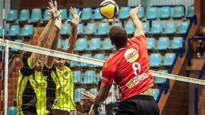 فوز رجال طائرة الأهلي على المقاولون العرب بالدوري 