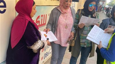 الشعب الجمهوري بالمنيا يكثف حملاته لطرق الأبواب دعمًا للمرشح الرئاسي حازم عمر