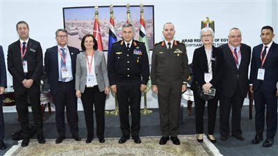 لقاءات ثنائية مكثفة لقادة الأفرع الرئيسية وكبار قادة القوات المسلحة على هامش 