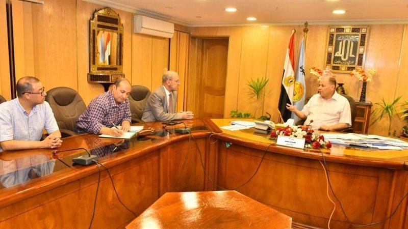 محافظ أسيوط يلتقي