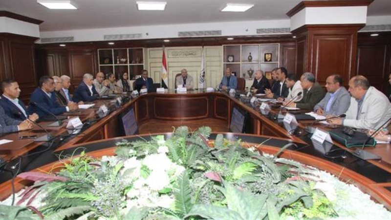 لقاء محافظ بنى سويف