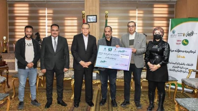 محافظ الشرقية أثناء