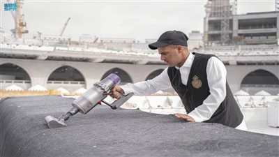 شؤون الحرمين تطبق أحدث التقنيات العالمية لصيانة كسوة الكعبة المشرفة