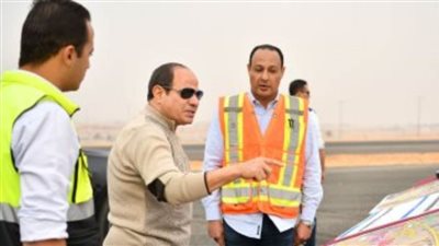    الرئيس السيسي يتفقد الأعمال الإنشائية لتطوير عدد من الطرق والمحاور بالقاهرة الكبرى