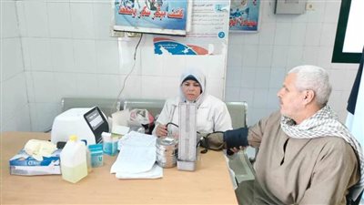 توقيع الكشف الطبي على 1762 حالة خلال قافلة طبية بمركز 