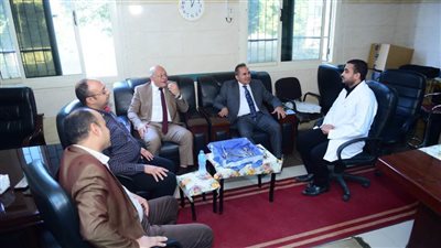 رئيس جامعة سوهاج يترأس لجان الامتحانات الشفهية لدرجة الماجستير في جراحة العظام بالمستشفى الجامعي