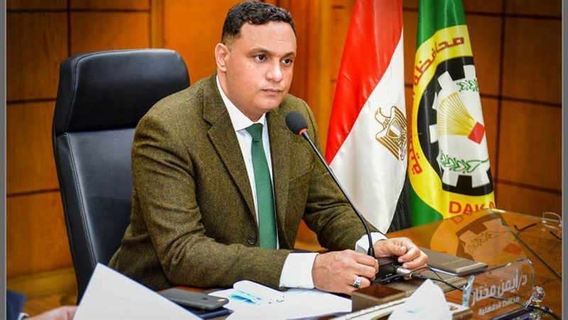 الدكتور أيمن مختار