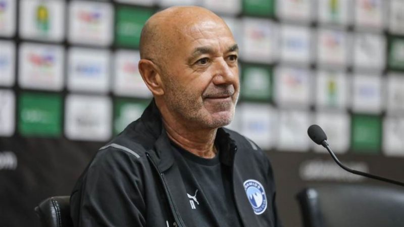 باتشيكو خلال مؤتمر