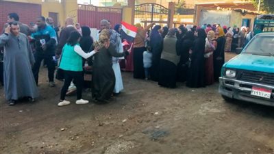 منذ الساعات الأولى لبدء الانتخابات.. توافد كثيف للناخبين بلجان المنيا