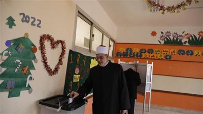 وكيل الأزهر يدلي بصوته بمدينة الشروق.. ويؤكد: المشاركة في الانتخابات الرئاسية واجب وطني