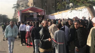 عاجل.. الانتخابات وطوابير الناخبين أمام لجنة الشهيد طيار محمد جمال 