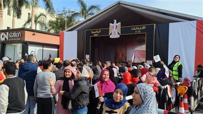إقبال كبير من الناخبين على اللجنة الانتخابية بمحطة قطارات مصر 