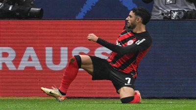 عمر مرموش يقود آينتراخت فرانكفورت لاكتساح بايرن ميونخ في الدوري الالماني