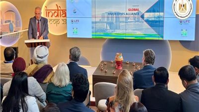  وزير الري يشارك في جلسة 