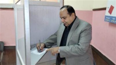 معتز عاشور رئيس اتحاد تنس الطاولة يدلي بصوته في الانتخابات الرئاسية