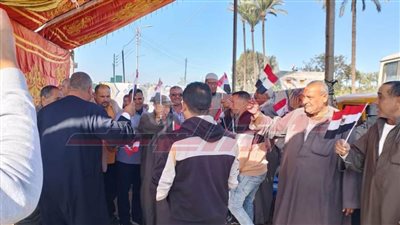 توافد الشباب على المقار الانتخابية للمشاركة في الاستحقاق الدستوري