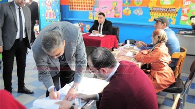 رئيس جامعة كفر الشيخ يدلي بصوته في الانتخابات الرئاسية