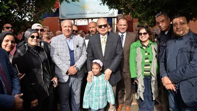 محافظ أسيوط يتفقد بعض مقار لجان الانتخابات الرئاسية بحي شرق وغرب ويشيد بمشاركة المرأة وكبار السن