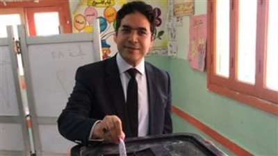 النائب ضياء الدين داود يدلي بصوته في الانتخابات الرئاسية