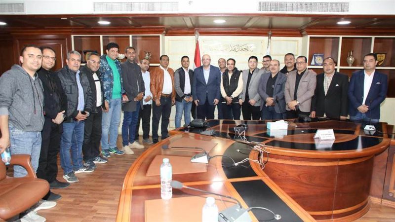 محافظ بنى سويف يلتقى