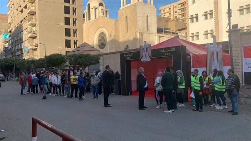 توافد الناخبين للتصويت