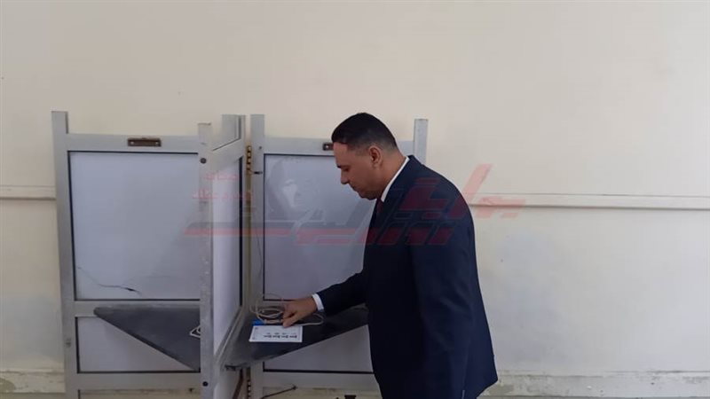 محافظ الدقهلية أثناء