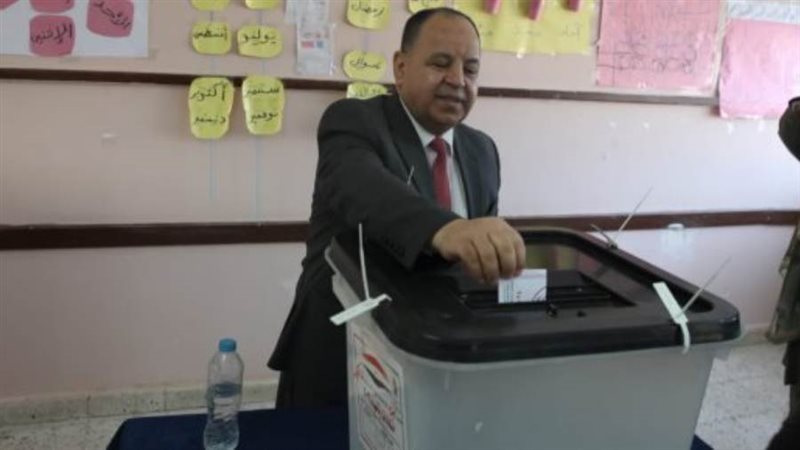 وزير المالية عقب