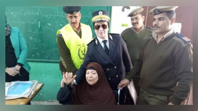 قوات الشرطة تساعد