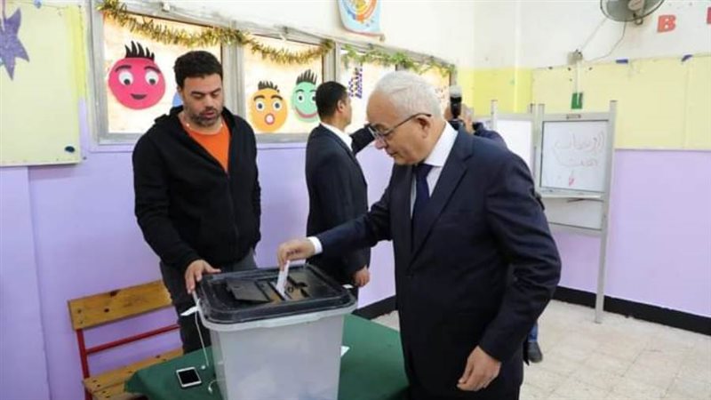 وزير التعليم يدلي