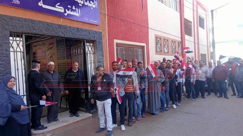 طوابير المواطنين