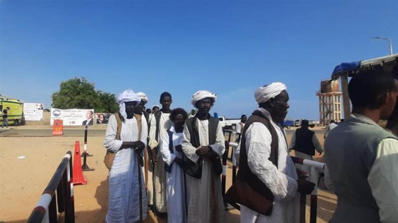 توافد الناخبون بـحلايب