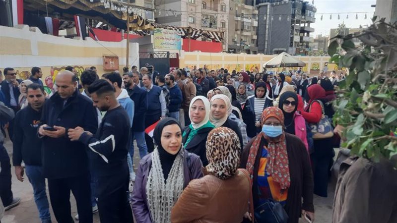 جانب من اصطفاف السيدات