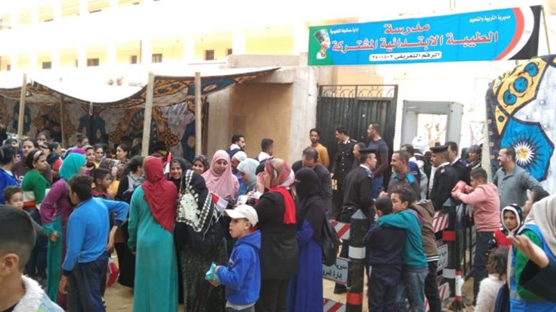 توافد الناخبين على