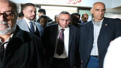 المرشح الرئاسي عبدالسند يمامه يتابع سير الانتخابات بلجنة جمال عبدالناصر بالدقي 