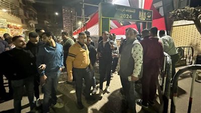 توافد أعداد من الطلاب والعاملين بجامعة عين شمس للإدلاء بأصواتهم بمنطقة الوايلي