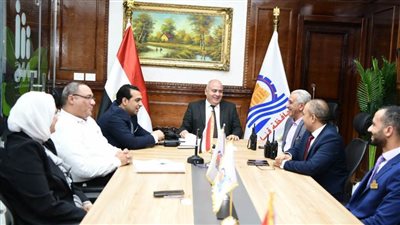 محافظ قنا يتابع سير الانتخابات الرئاسية علي مدار اليوم الأول