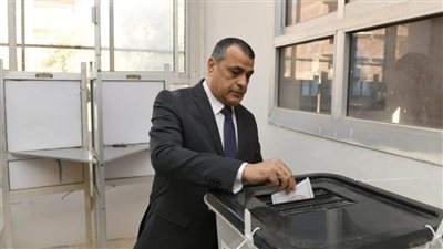 وزير الدولة للإنتاج الحربي يدلي بصوته في الانتخابات الرئاسية